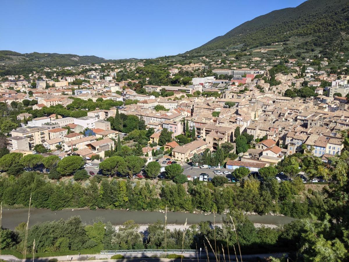 Maisonnette Dans Domaine Avec Piscine A Nyons, Pays Des Olives 외부 사진